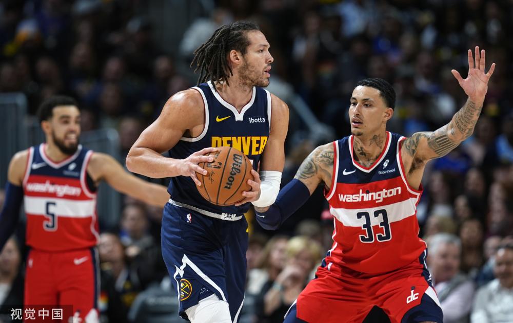 在影片中大 在影片中大